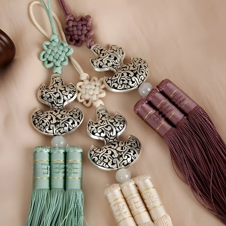 The Gradient Beoseon Norigae, accessory from the collection, product photograph