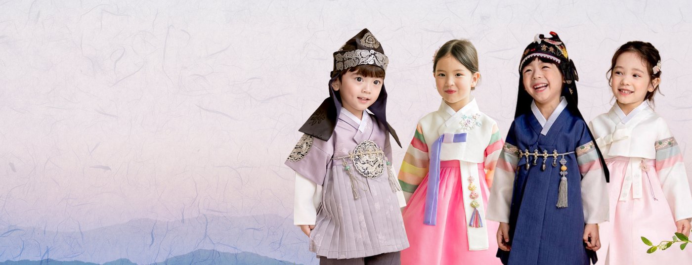 Kids in saekdong hanbok