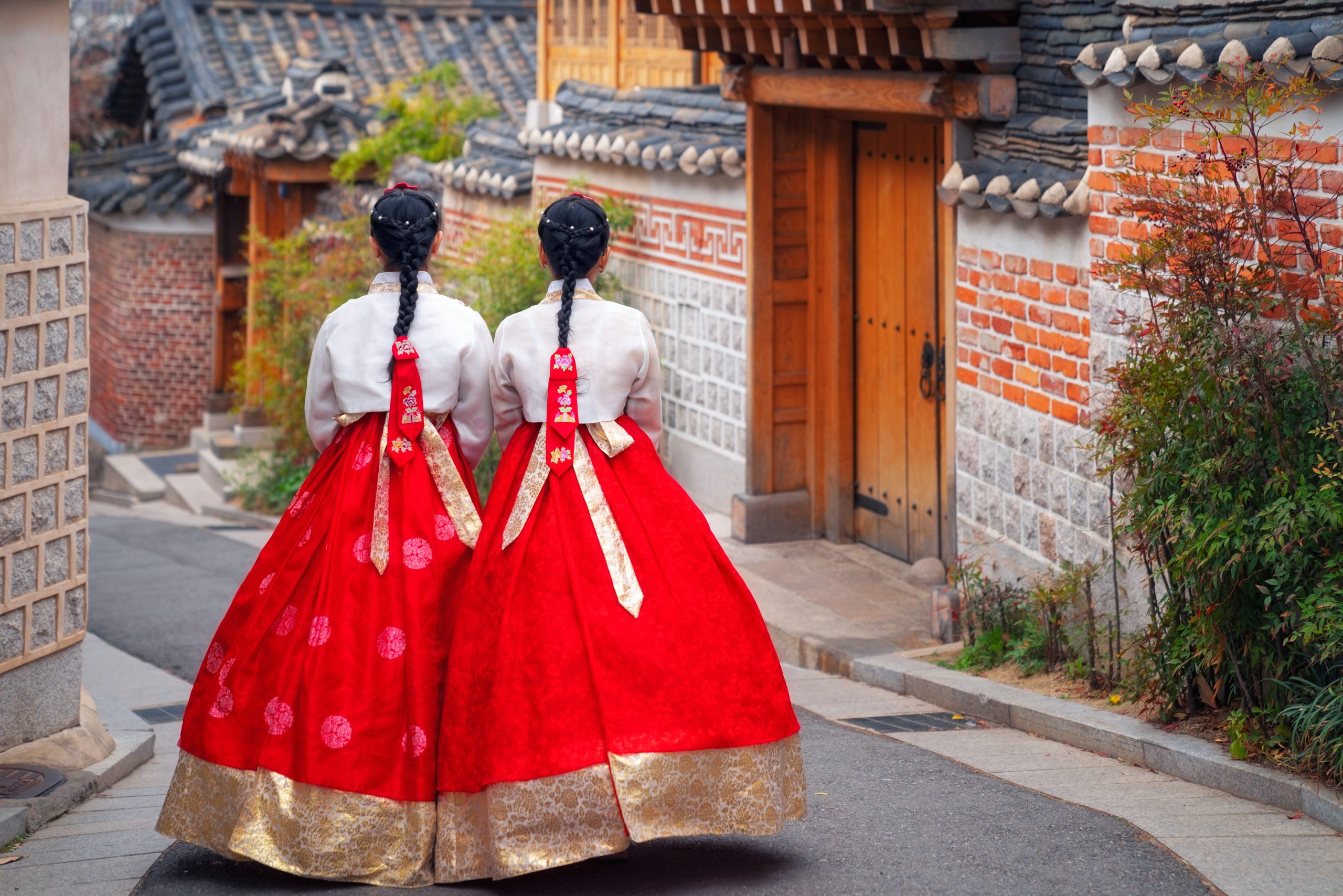 A woman in hanbok walking through an ancient street in Seoul, the atmosphere of the ceremony before the ceremony.